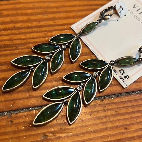 villager by Liz Claiborne green chandelier earrings - Picture 4 of 5